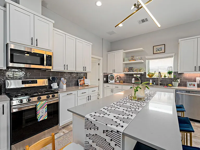 7600 Carver Ave #A — Photo 11