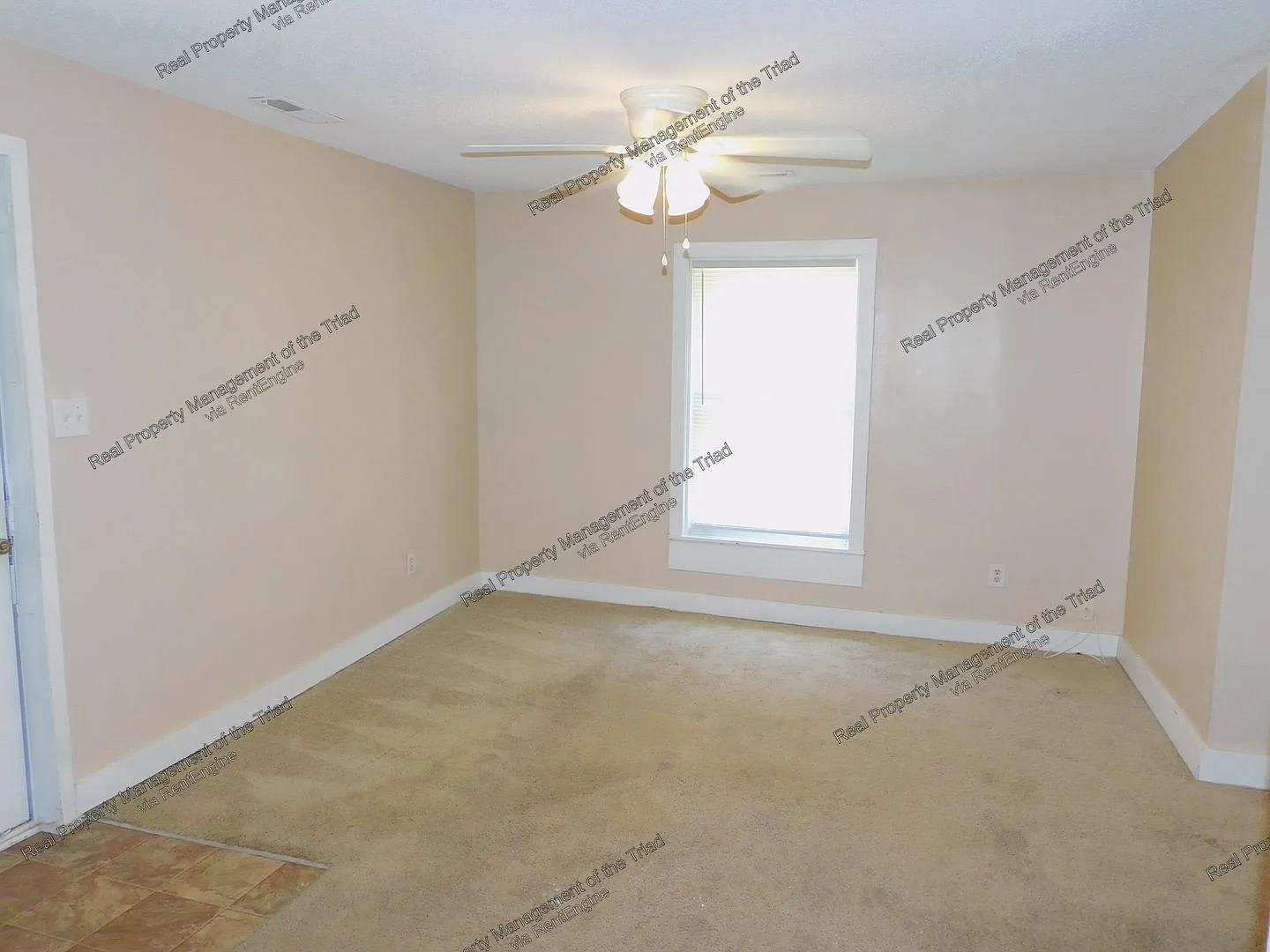 3 bed, 1.5 bath, 1034 sqft, $1,325 — Photo 2