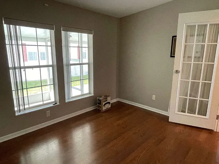 5453 Williamsburg Ln — Photo 24