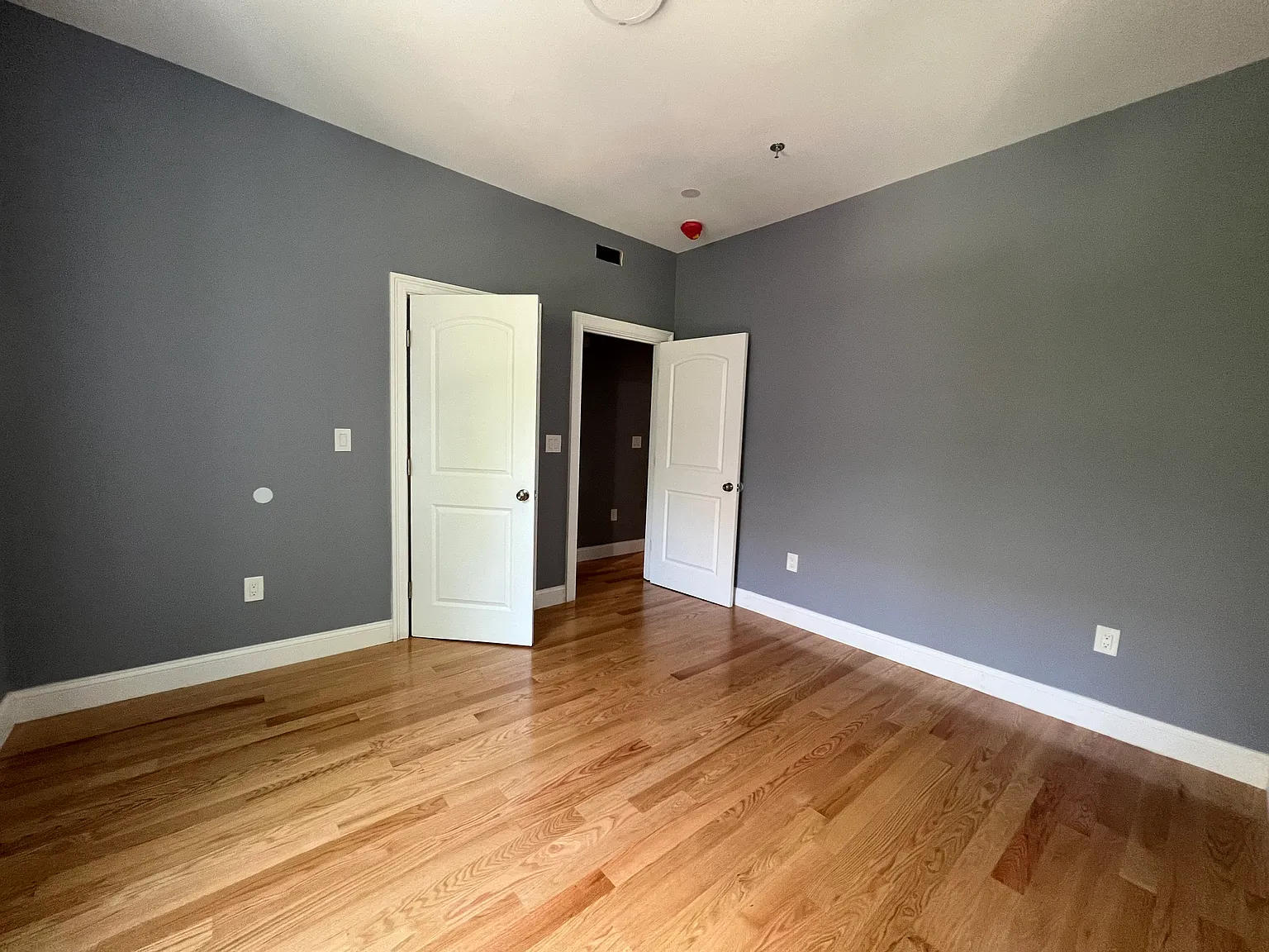 4 bed, 1200 sqft, $6,500 — Photo 2