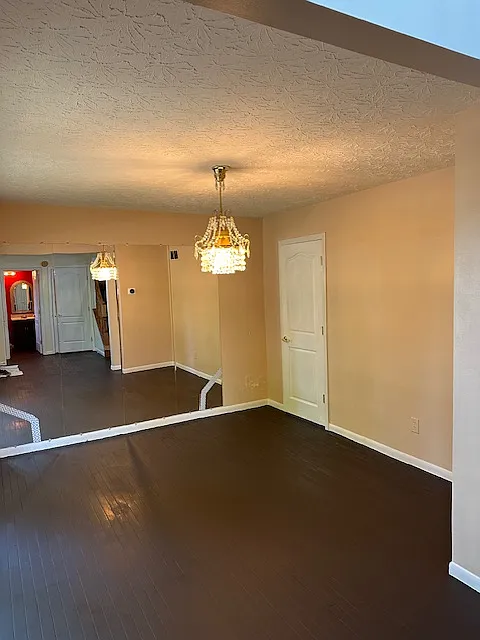 4 bed, 2610 sqft, $3,200 — Photo 2