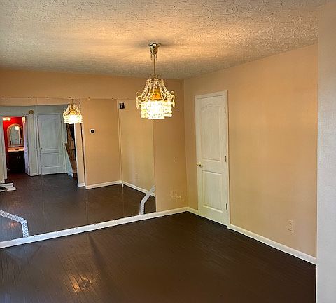 2nd image of 5810 Meadowview Dr