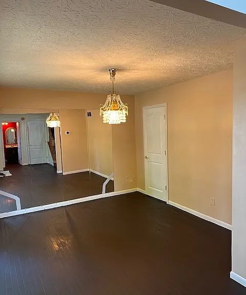 5810 Meadowview Dr — Photo 2