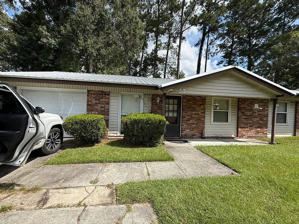320 W Whatley St