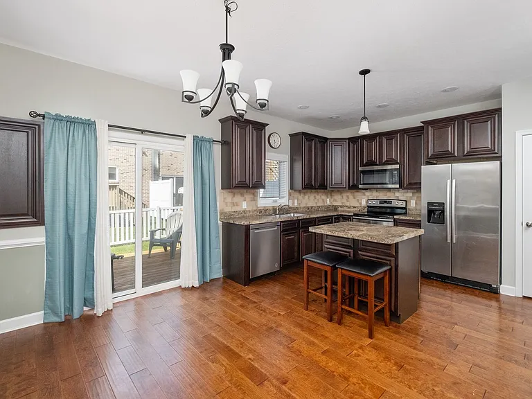 119 Cedar Point Ln — Photo 2