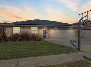 16 Boeuf Ct, Kenner, LA 70065