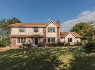 W265S7995 Oakdale Dr, Mukwonago, WI 53149