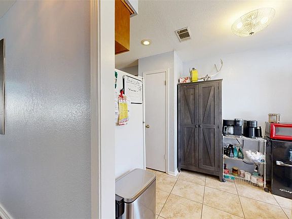 4th image of 812 Val Verde Dr