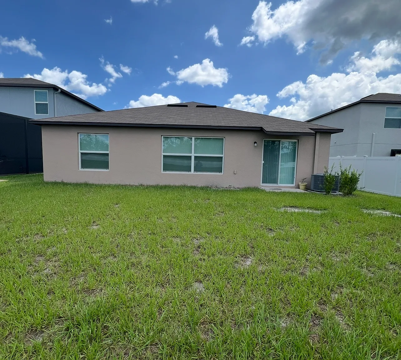 4 bed, 2.0 bath, 1936 sqft, $2,250 — Photo 3