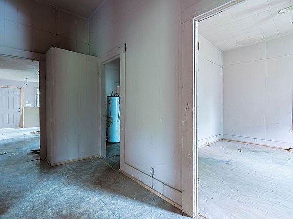 2nd image of 809 Fort St