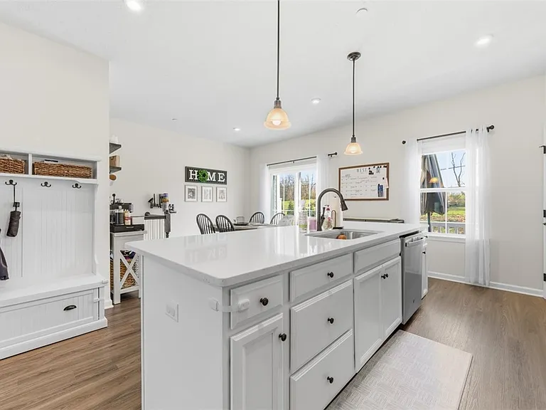 7402 Chestnut Way — Photo 10