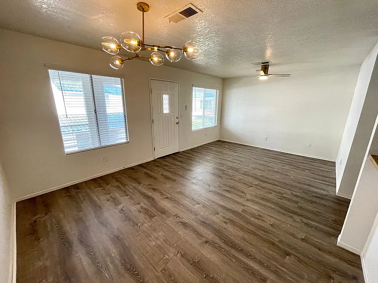 1800 Clubhouse Dr #157 — Photo 6