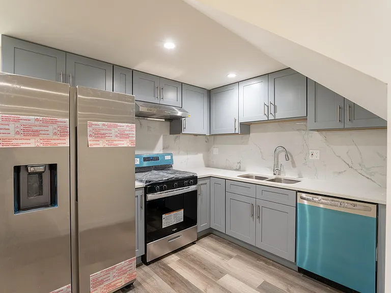 3331 S Wallace St #BASEMENT — Photo 3