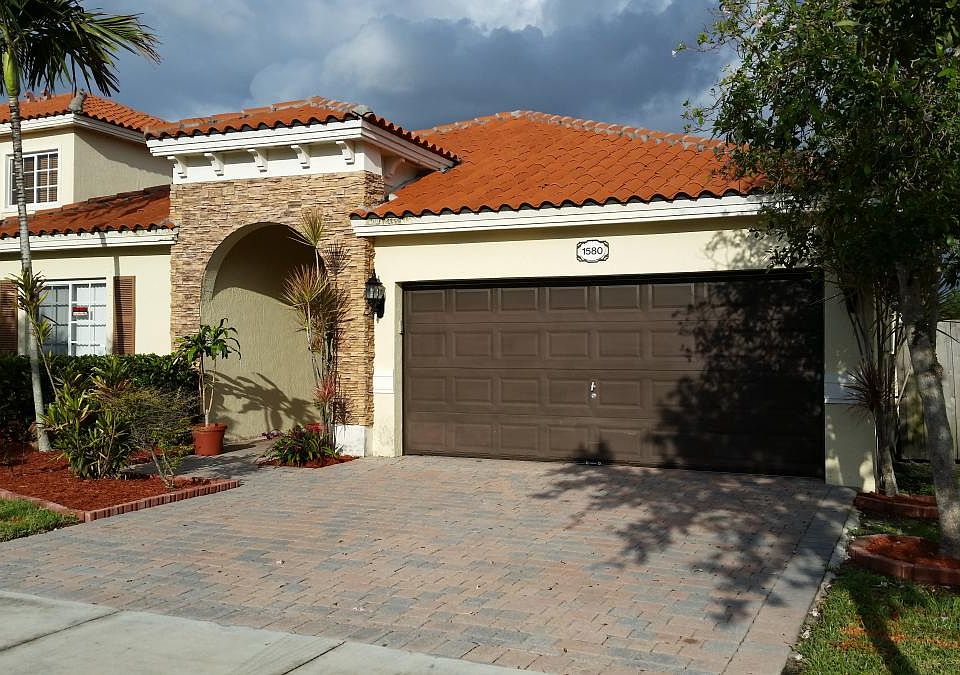 1st image of 1580 NE 35th Ave