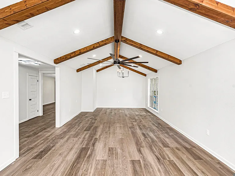 535 Thornwood Dr — Photo 6