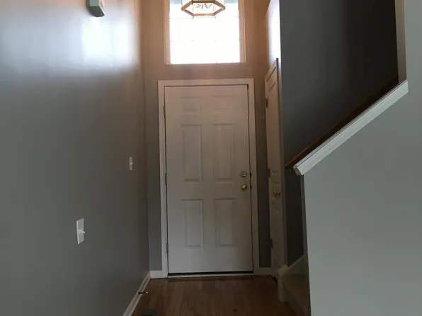 933 Elizabeth Dr, Streamwood, IL 60107