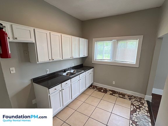 4th image of 701 E Alston Ave
