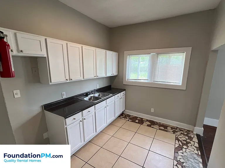 701 E Alston Ave — Photo 4