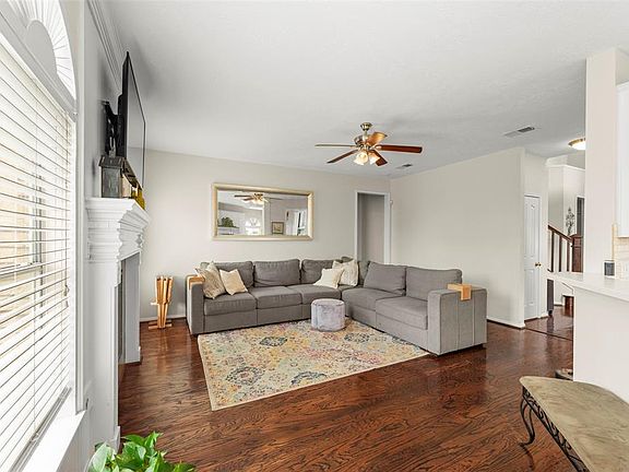 4th image of 44 Parkway Pl