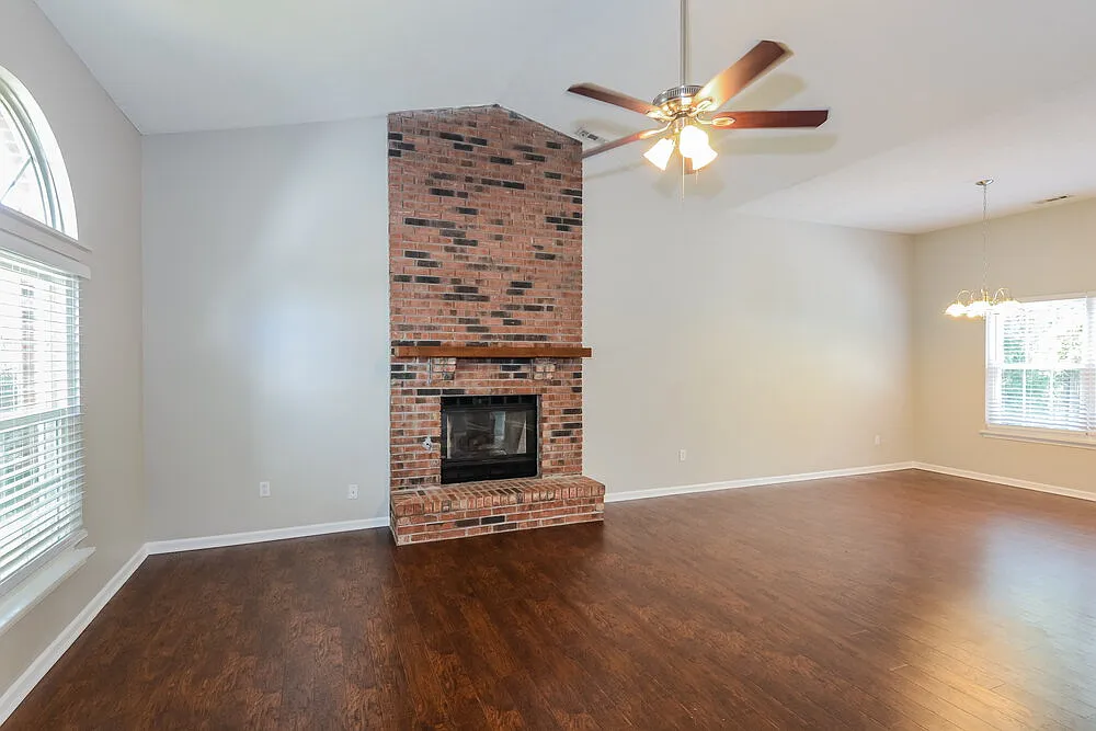 3 bed, 2.5 bath, 1590 sqft, $2,020 — Photo 4