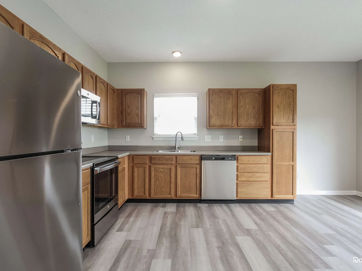 3 bed, 2.0 bath, 1429 sqft, $1,895 — Photo 3