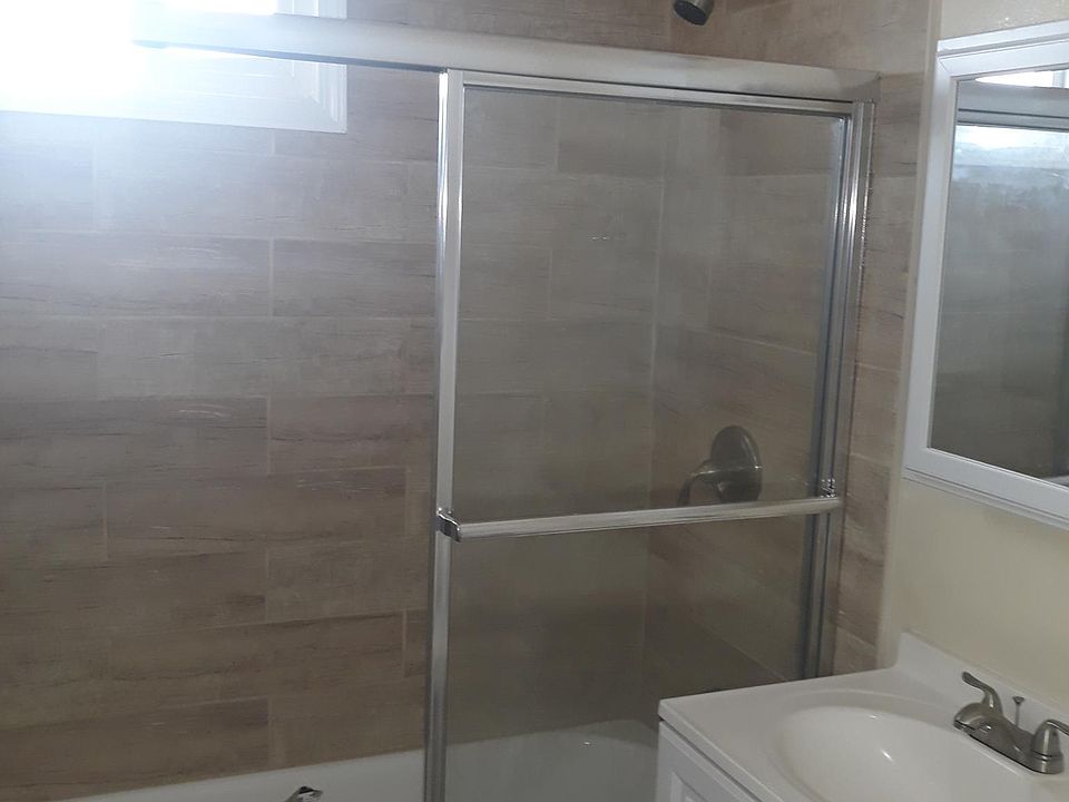 1st image of 936 1/2 W 56th St