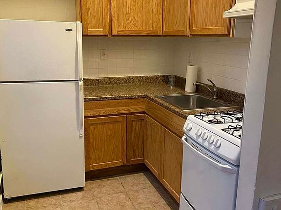 3rd image of 405 E 118th St #2