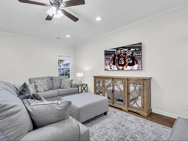 203 Worley St — Photo 4
