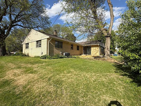 4th image of 1704 Wedel Ave