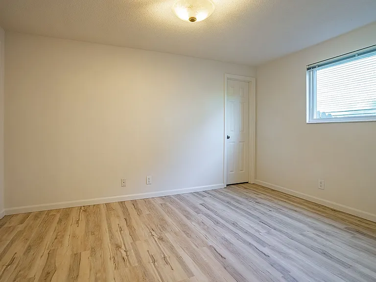 4456 Whitman Ave N — Photo 21