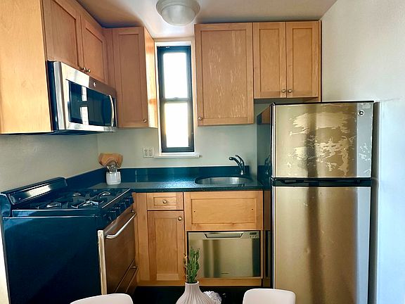 3rd image of 850 Amsterdam Ave APT 16D
