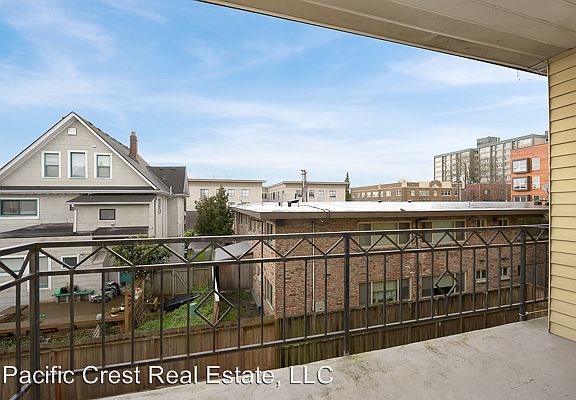 4th image of 425 Malden Ave E