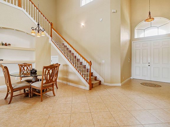 4th image of 395 NW Sheffield Cir