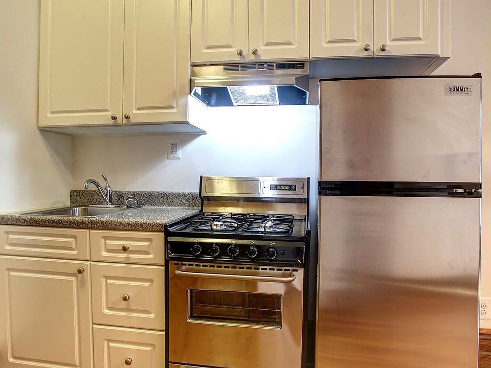 2nd image of 148 W 70th St APT 11