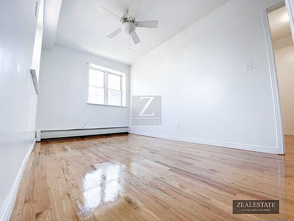 4th image of 686 Franklin Ave #2