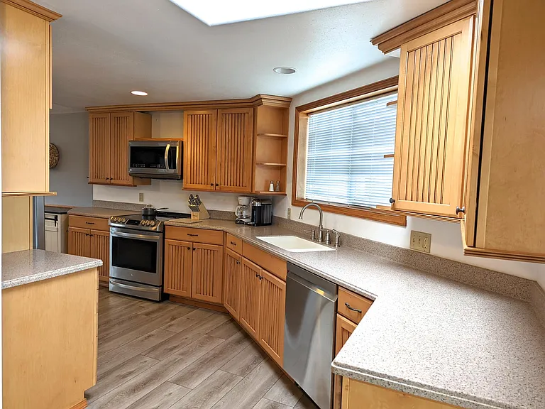 23803 J Pl W — Photo 5