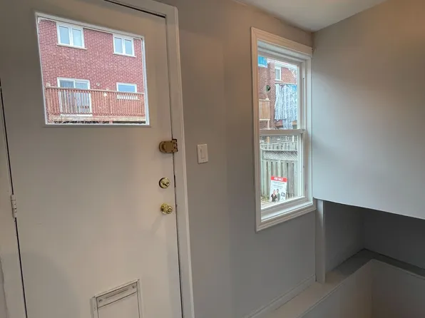 8 Birch Tree Cres, Toronto, ON M6M 2K8