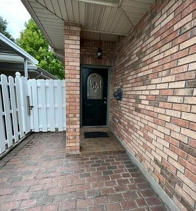 3rd image of 214 Radiance Ave