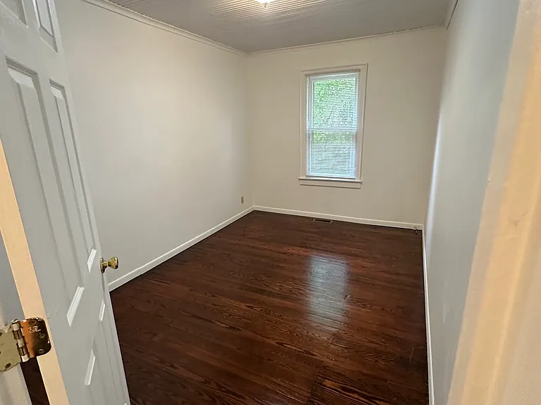 212 Eisenhower Dr — Photo 9