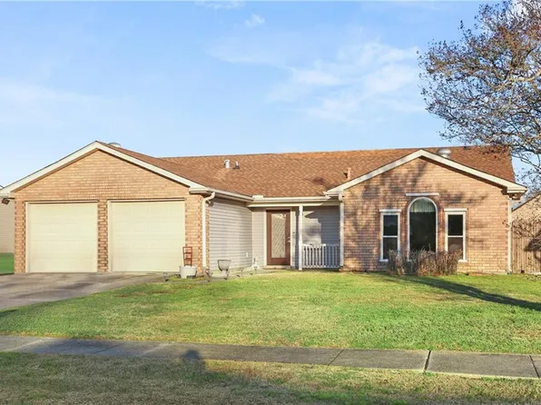 1009 Kingsway Dr W, Gretna, LA 70056