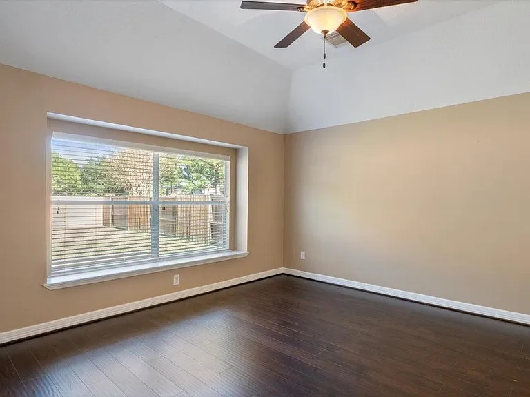 20518 Indian Grove Ln — Photo 10