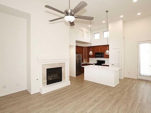 4th image of 15221 N Clubgate Dr Unit 2024