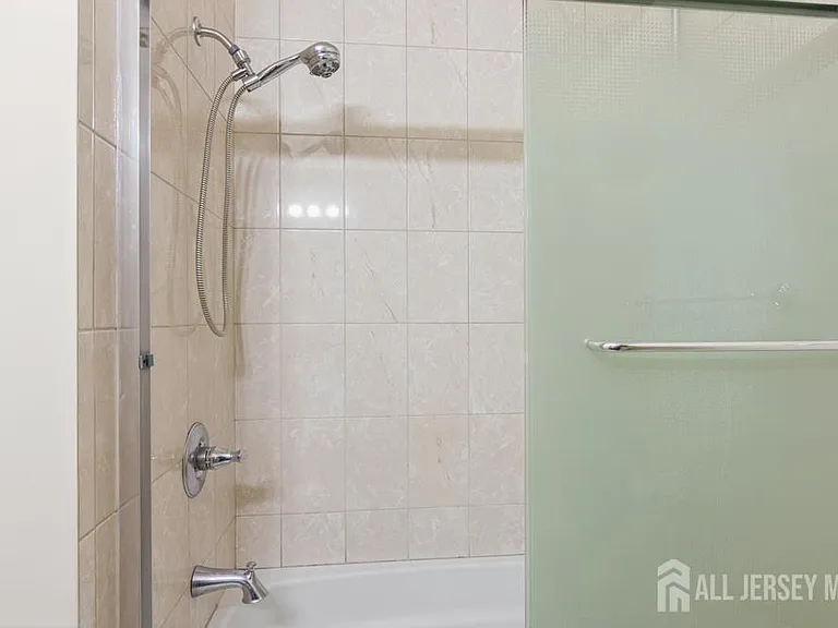208 Sunshine Ct — Photo 20