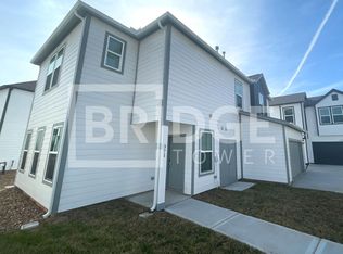 371 Huisache St, Lake Jackson, TX 77566