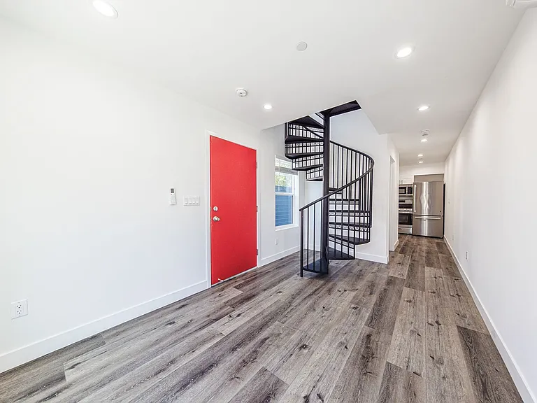 3015 Alsace Ave — Photo 32