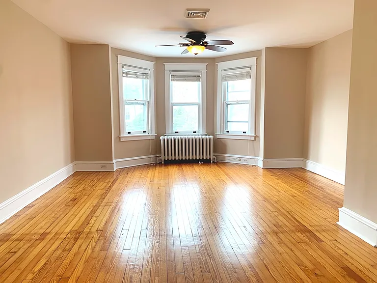 2413 W 16th St — Photo 14