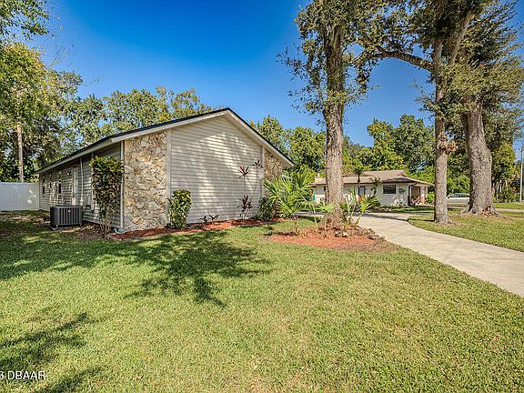 3rd image of 907 Tree Garden Dr