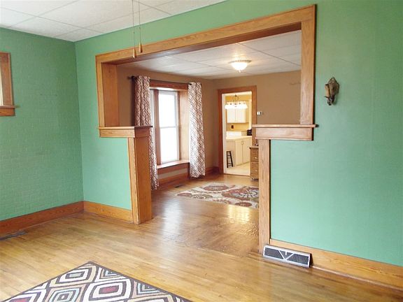 5th image of 514 W E St
