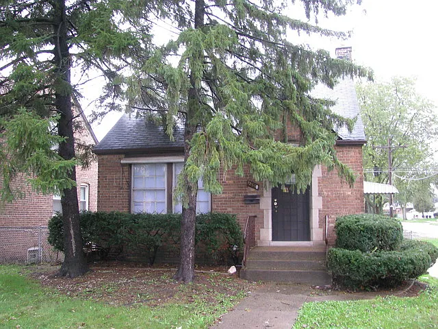 12500 S Lowe Ave photo 1