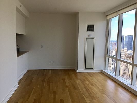 5th image of 885 6th Ave APT 46D